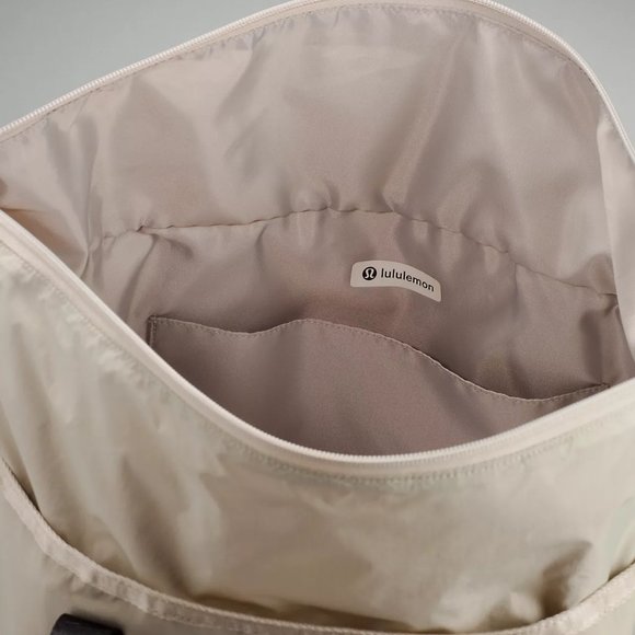 Lululemon Patch Logo Tote Bag 25L, BNWT - Picture 3 of 7